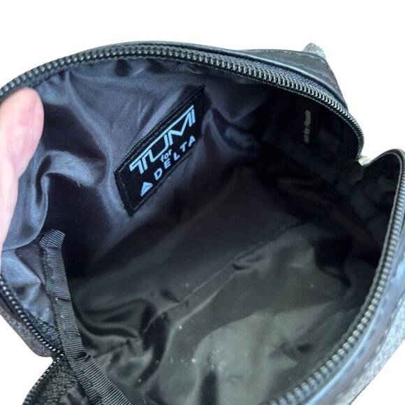 Tumi for Delta Cosmetic Bags / Pouches Lot of 2 - Picture 4 of 7